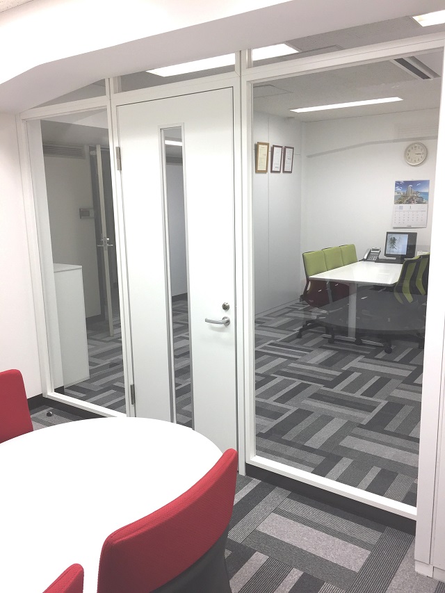 09右4人掛け内側より