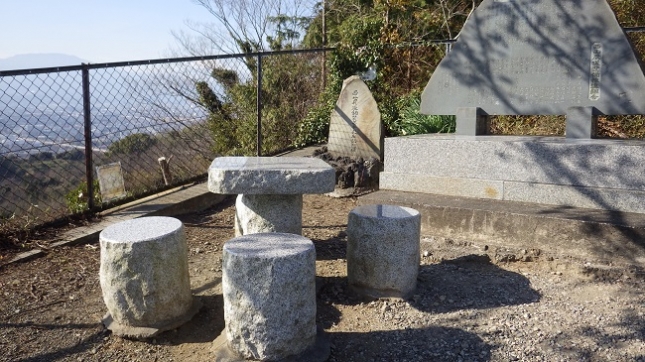 ⑦070西山団体営農道建設記念碑